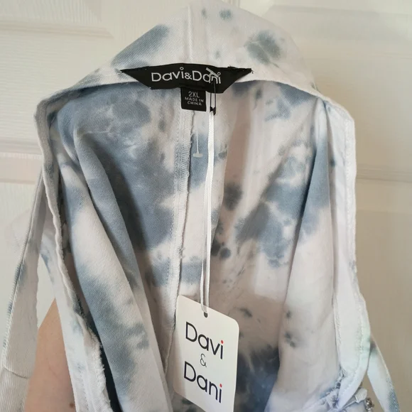 DAVI & DANI Blue and White Tie-Dye Camisole - Picture 5 of 5